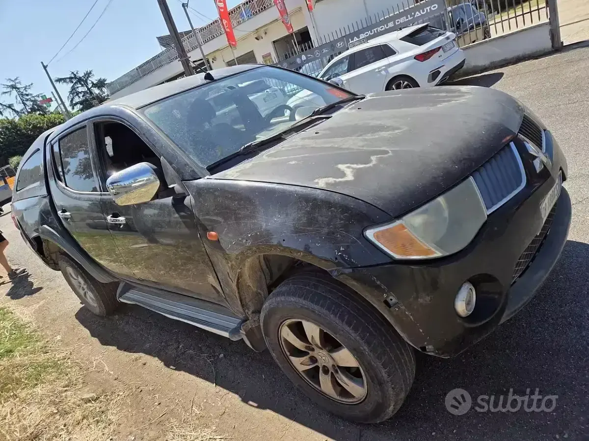Usata Mitsubishi L200 136 CV (100 kW) 2006 Nero Pick-up