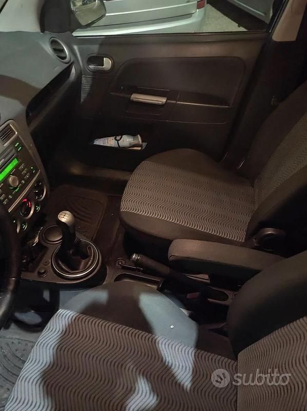 Usata Ford Fusion 68 CV (50 kW) 2008 Blu Berlina