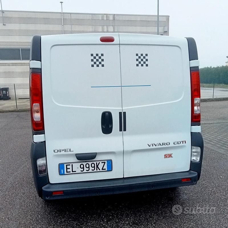 Usata Opel Vivaro 120 CV (88 kW) 2012 Bianco Monovolume