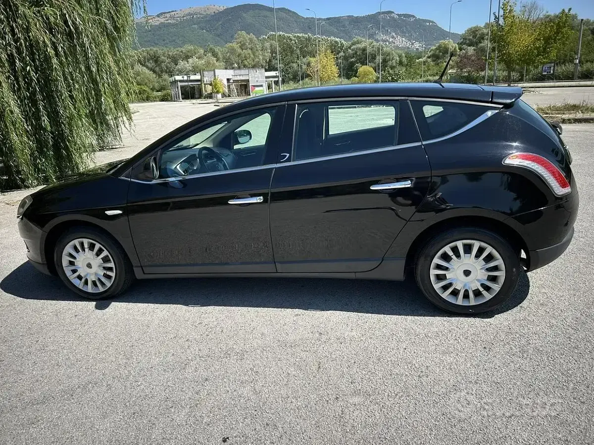 Usata Lancia Delta 120 CV (88 kW) 2009 Nero Utilitaria