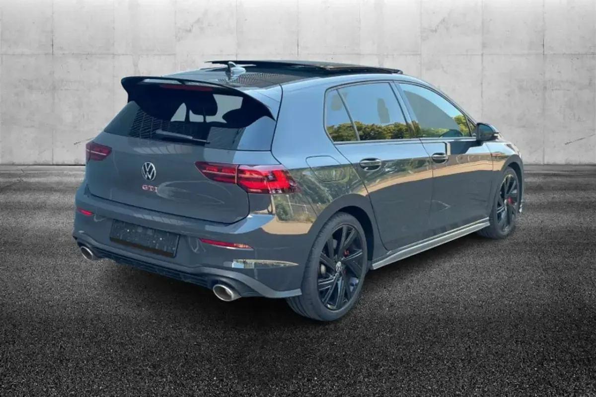 Usata VW Golf VIII GTI 300 CV (220 kW) 2023 Grigio Berlina