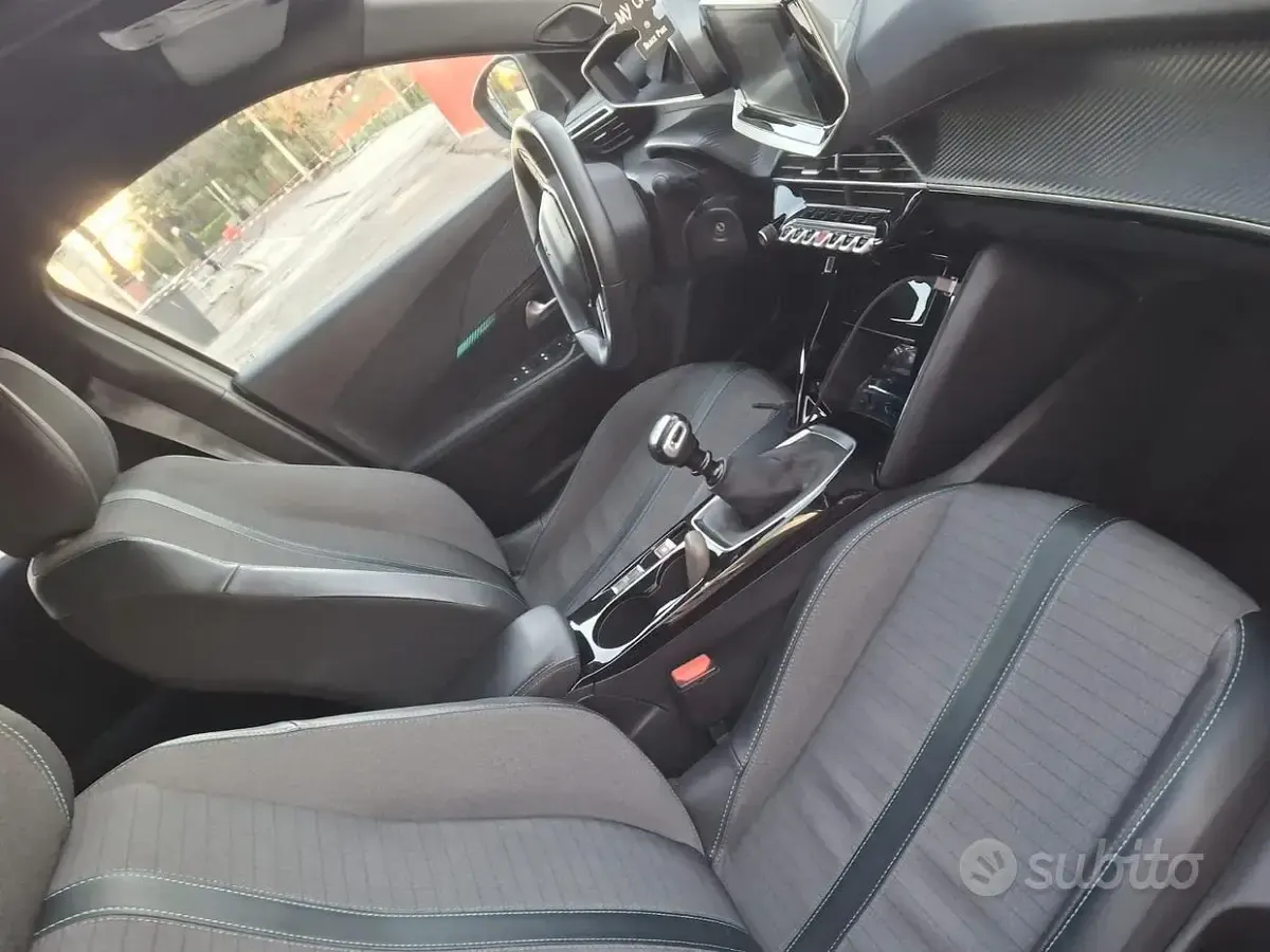 Używany Peugeot 2008 2023 Szary SUV