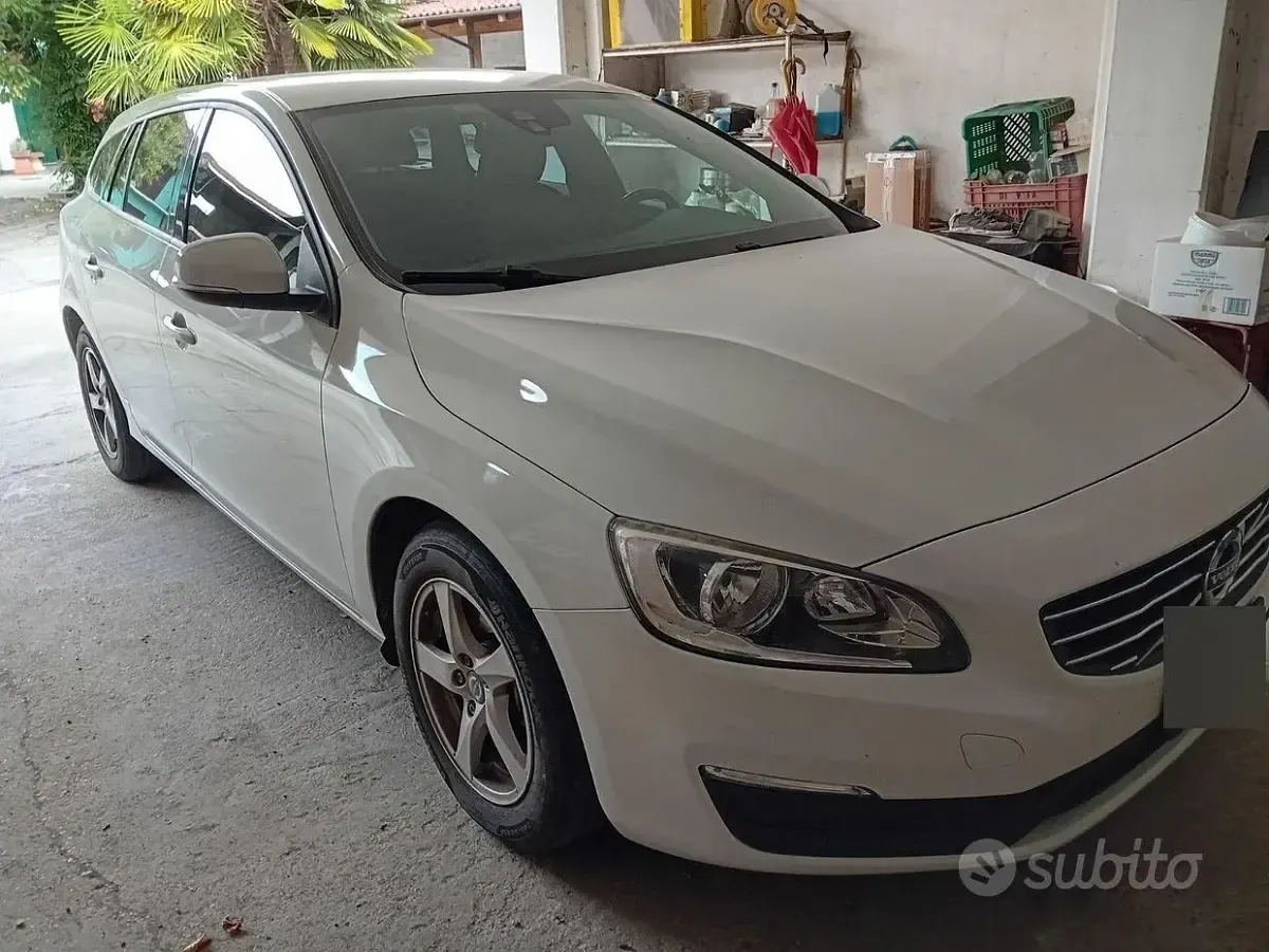 Usata Volvo V60 115 CV (84 kW) 2015 Bianco Station wagon