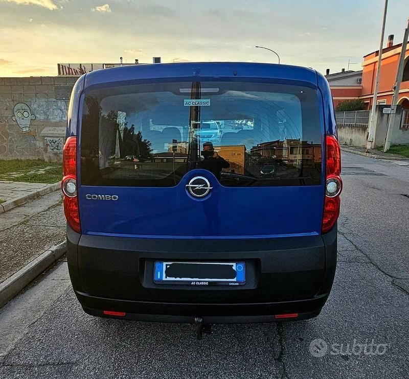 Usata Opel Combo 105 CV (77 kW) 2018 Blu Monovolume