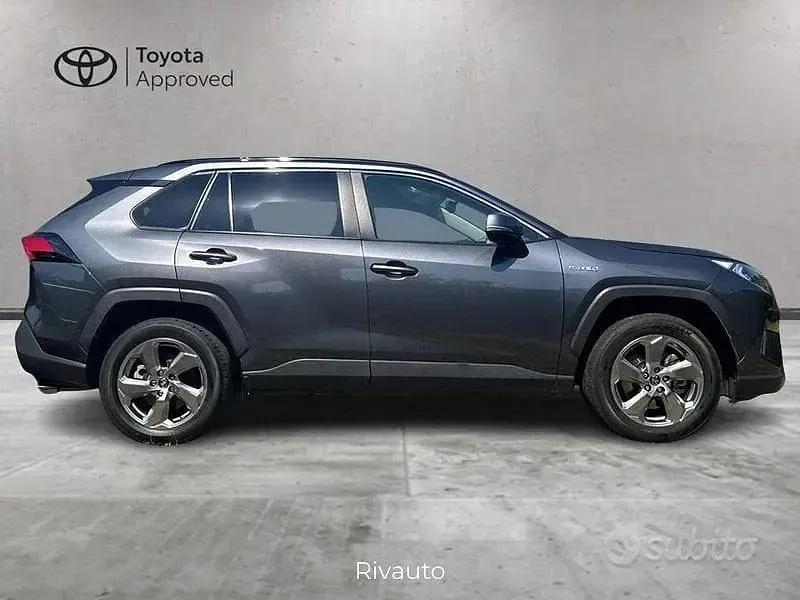 Usata Toyota RAV4 Hybrid 222 CV (163 kW) 2021 Grigio scuro SUV