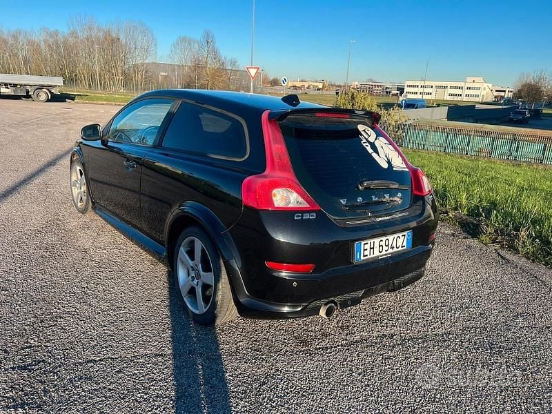 Usata Volvo C30 R-Design 115 CV (84 kW) 2011 Nero Utilitaria