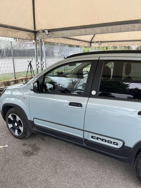 Usata Fiat Panda Cross Cross 67 CV (49 kW) 2020 Blu/azzurro Utilitaria