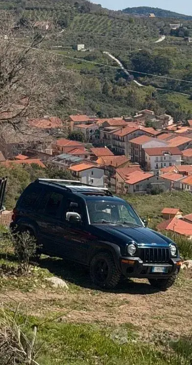 Usata Jeep Cherokee 204 CV (150 kW) 2004 Bluazzurro SUV