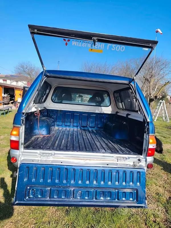 Usata Mitsubishi L200 99 CV (72 kW) 2001 Blu/azzurro Pick-up
