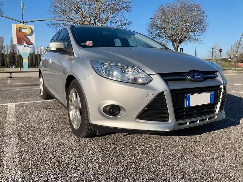 Usata Ford Focus 101 CV (74 kW) 2014 Grigio Berlina