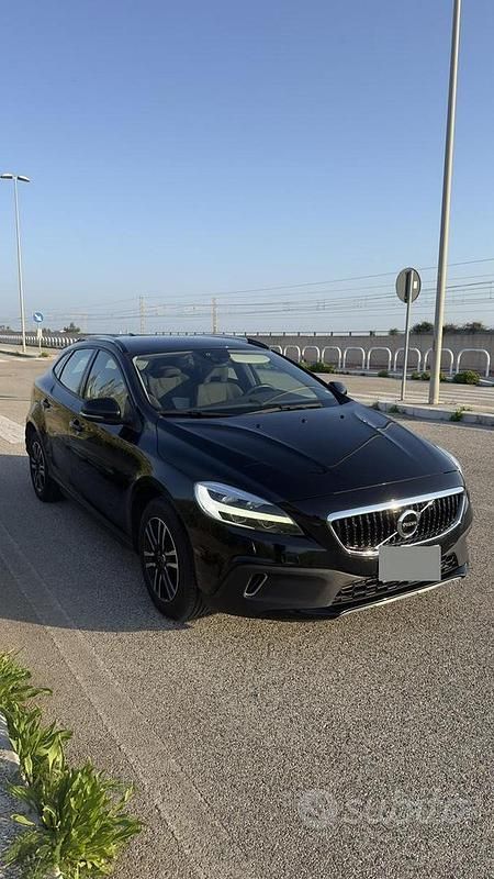 Usata Volvo V40 CC 120 CV (88 kW) 2018 Nero Station wagon