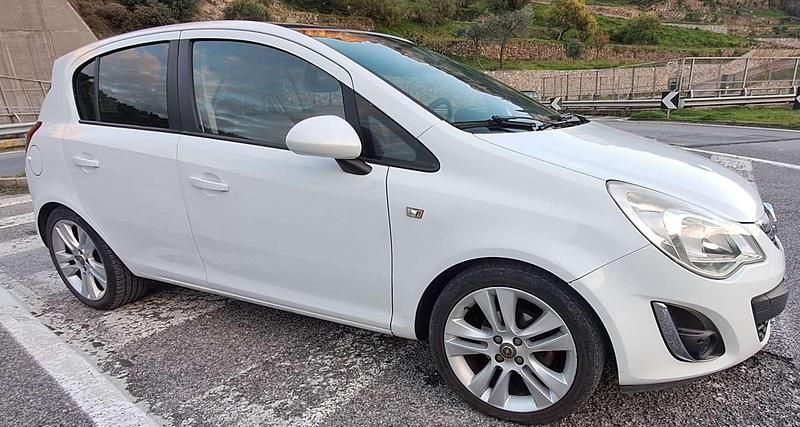 Usata Opel Corsa Cosmo 95 CV (69 kW) 2011 Bianco Berlina