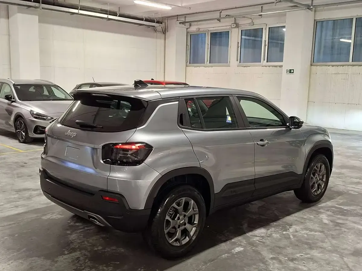 Nuova Jeep Avenger Longitude 101 CV (74 kW) 2026 Granite (519) SUV