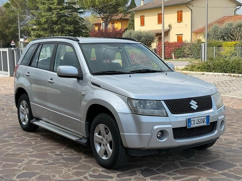 Usata Suzuki Grand Vitara 129 CV (94 kW) 2005 Argento SUV
