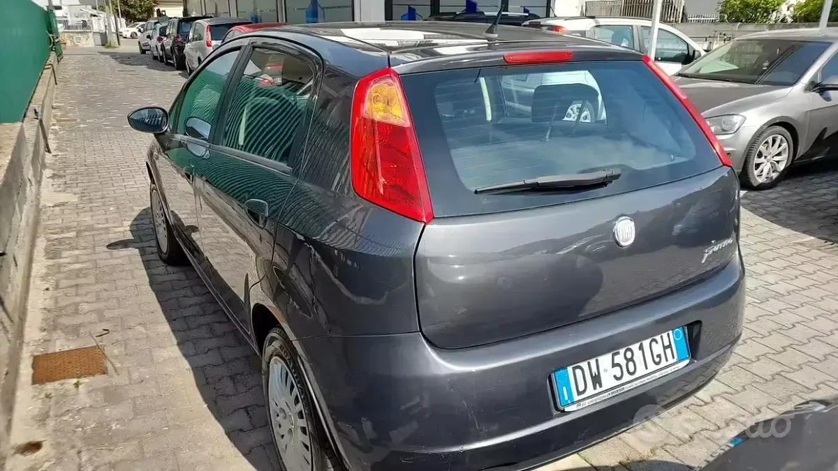 Usata Fiat Grande Punto Active 77 CV (56 kW) 2009 Grigio Utilitaria
