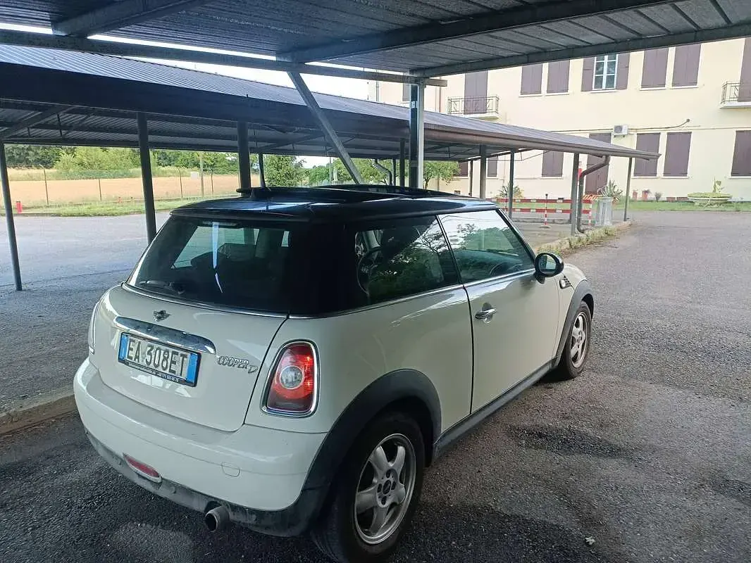 Usata Mini Cooper D 109 CV (80 kW) 2009 Beige Utilitaria