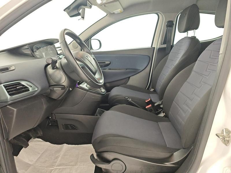 Usata Lancia Ypsilon Gold 69 CV (50 kW) 2023 Bianco Utilitaria