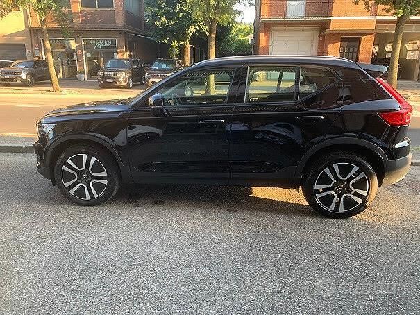 Usata Volvo XC40 Momentum 129 CV (94 kW) 2020 Nero SUV