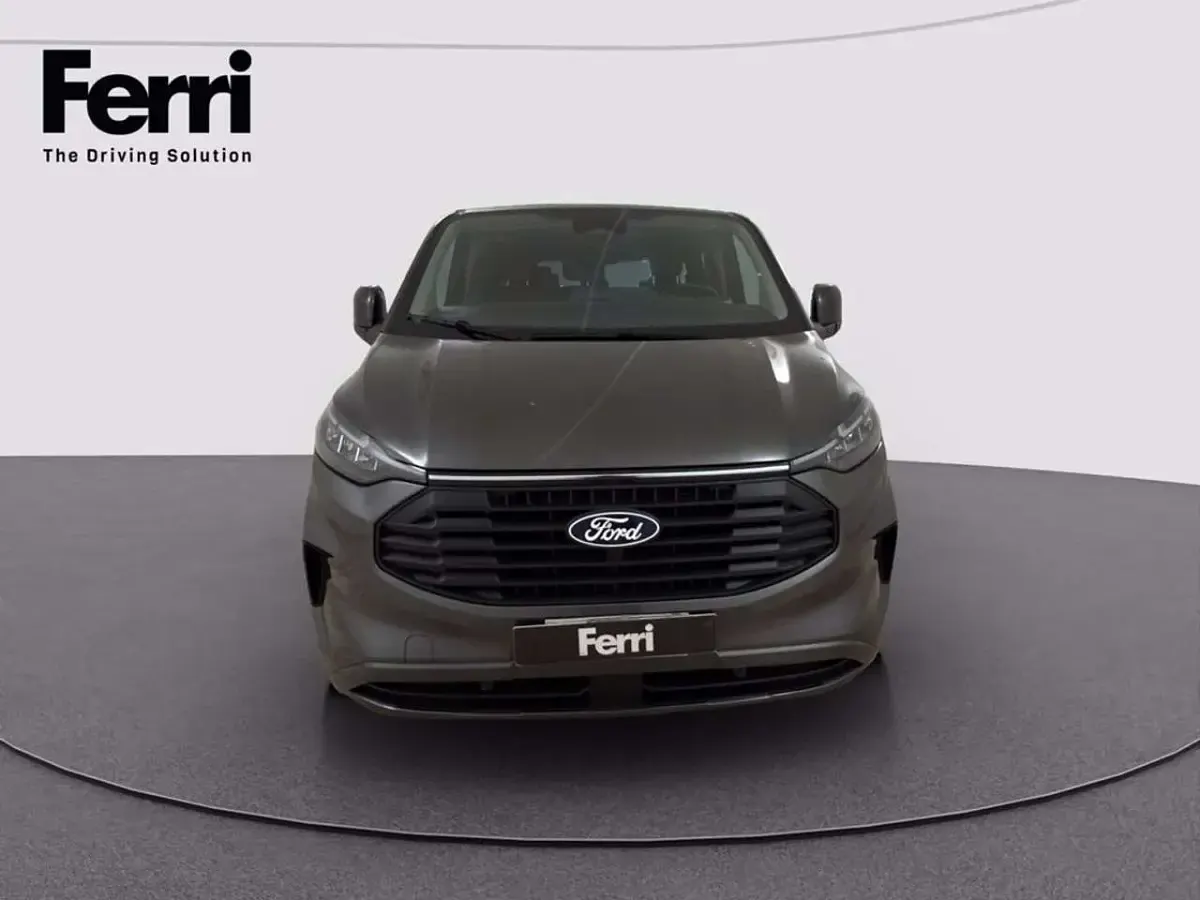 Usata Ford Transit Custom Titanium 136 CV (100 kW) 2025 Magnetic grey Station wagon