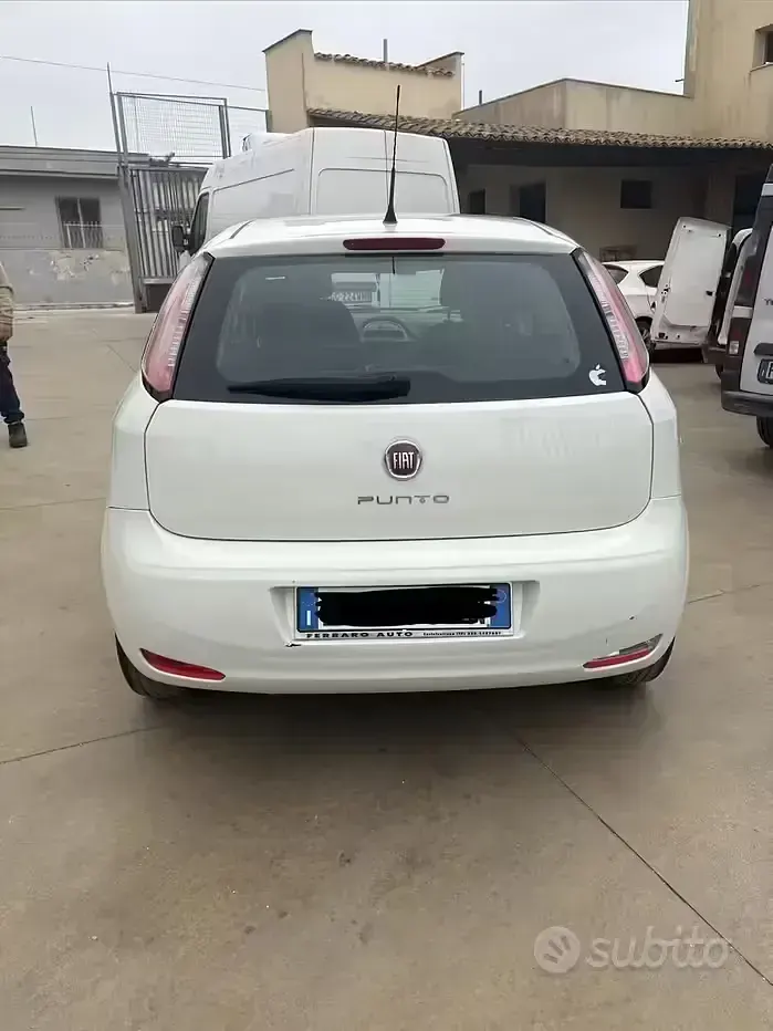 Usata Fiat Punto 90 CV (66 kW) 2013 Utilitaria