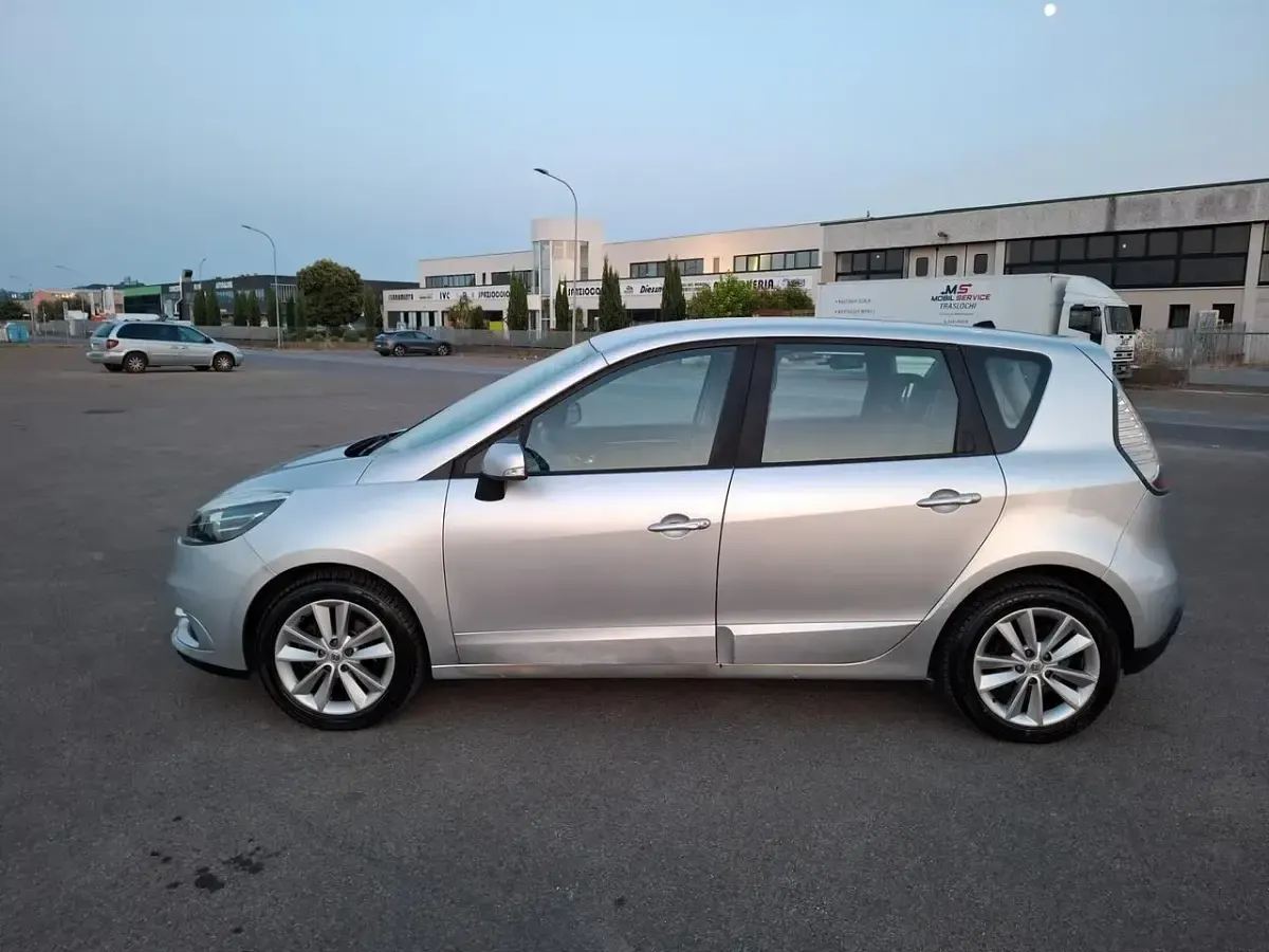 Usata Renault Scénic III Bose Edition 110 CV (80 kW) 2012 Argento Monovolume
