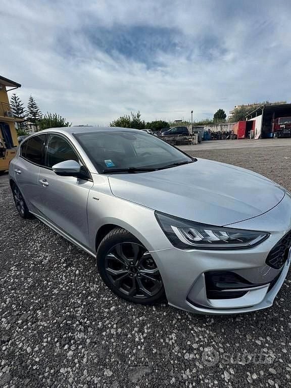 Grigio Usata 2025 Ford Focus Tre volumi | 20.300 € (Super prezzo) - Immagine 1/4