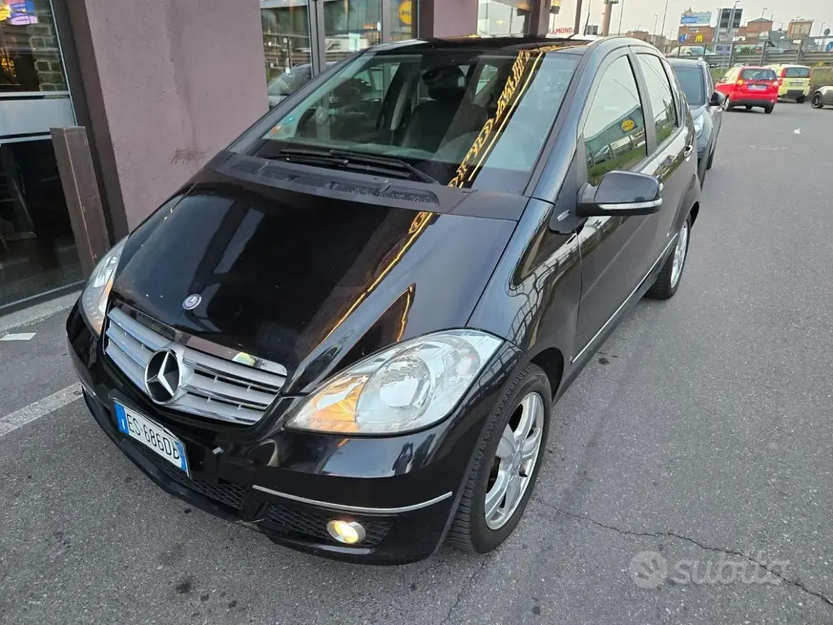 Usata Mercedes A180 Avantgarde 109 CV (80 kW) 2012 Nero Berlina