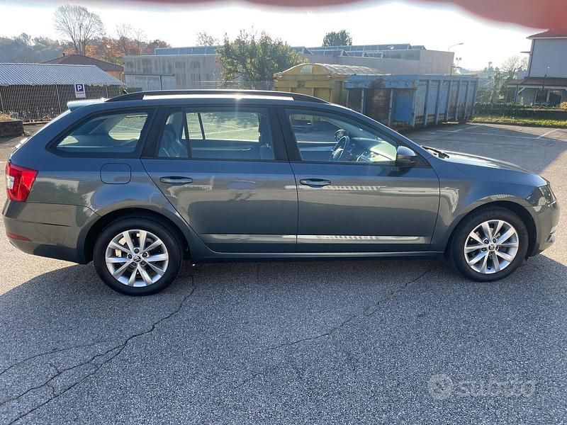 Usata Skoda Octavia Executive 116 CV (85 kW) 2019 Grigio Station wagon