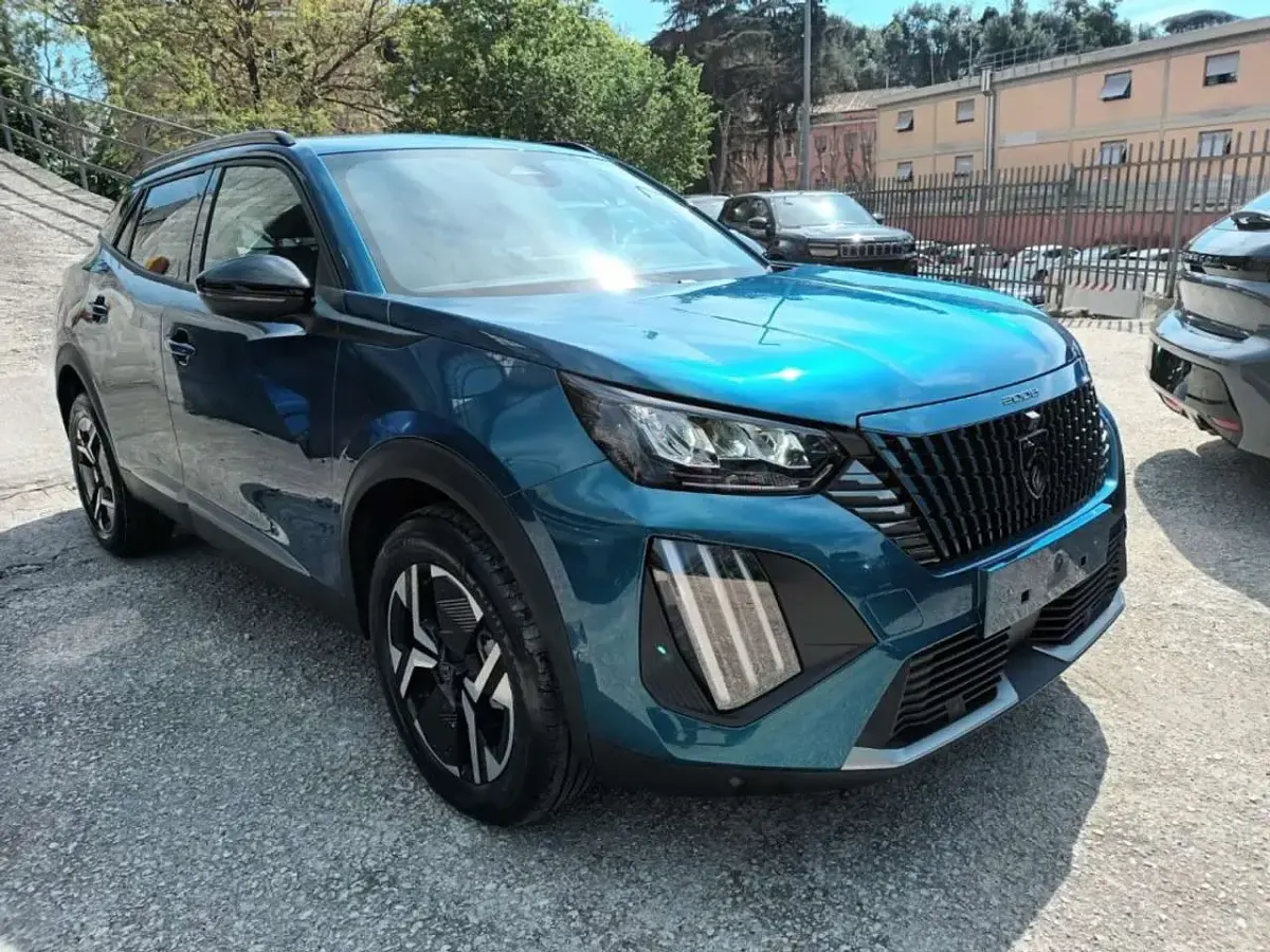 Usata Peugeot 2008 Allure 101 CV (74 kW) 2025 Blu SUV