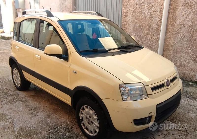 Usata Fiat Panda 4x4 60 CV (44 kW) 2010 Giallo Utilitaria