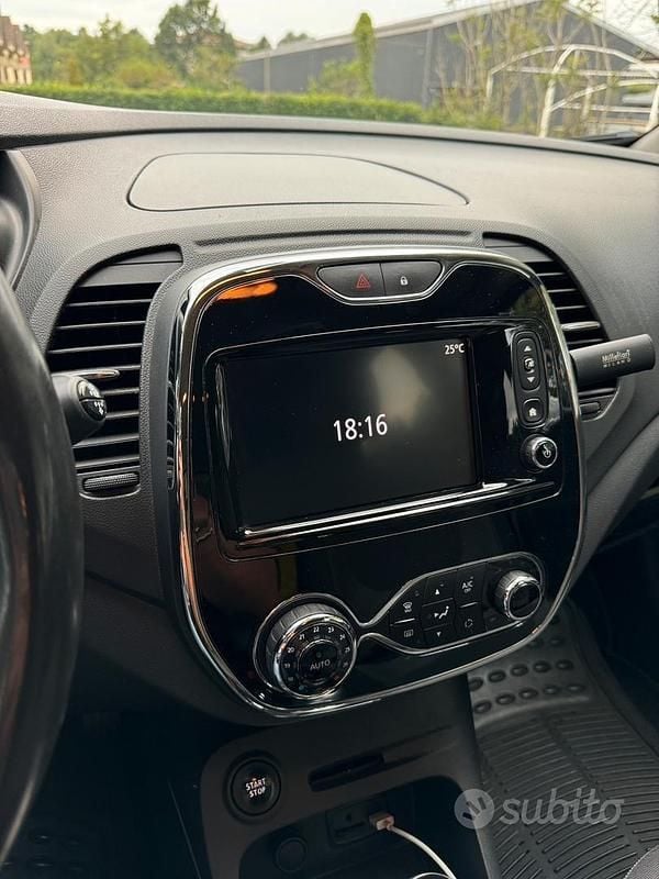 Usata Renault Captur 110 CV (80 kW) 2016 Grigio SUV