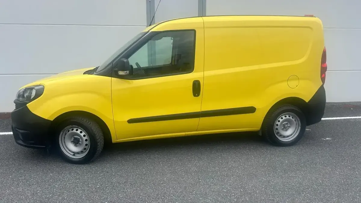 Usata Fiat Doblò S 95 CV (69 kW) 2020 Giallo Monovolume