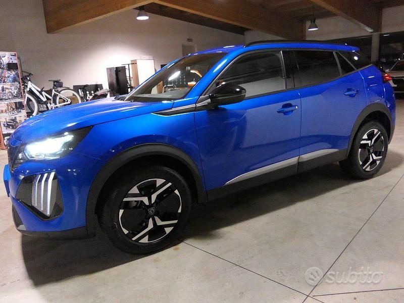 Usata Peugeot 2008 Allure 102 CV (75 kW) 2024 Blu SUV