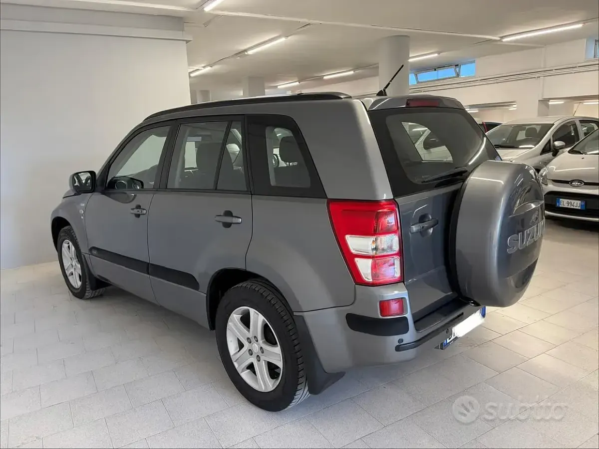 Usata Suzuki Grand Vitara 129 CV (94 kW) 2007 Grigio SUV