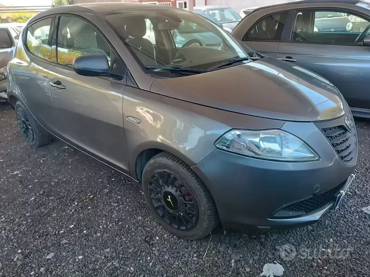 Usata Lancia Ypsilon Gold 95 CV (69 kW) 2014 Grigio Utilitaria