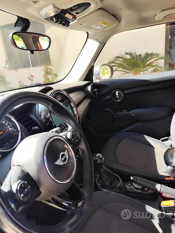 Usata Mini Cooper D 2015 Rosso Utilitaria