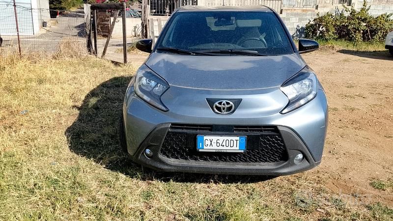 Usata Toyota Aygo X 72 CV (52 kW) 2025 Grigio SUV