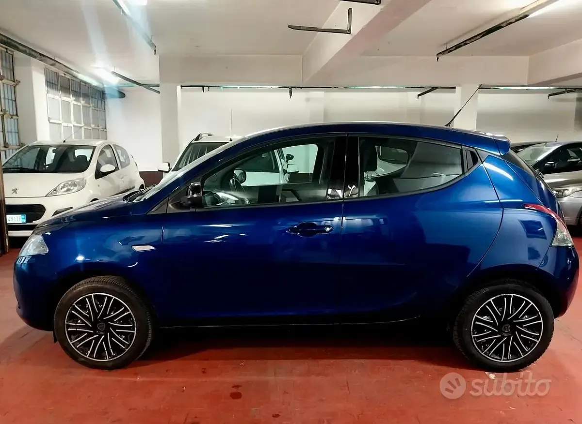 Usata Lancia Ypsilon 69 CV (50 kW) 2014 Bluazzurro Utilitaria