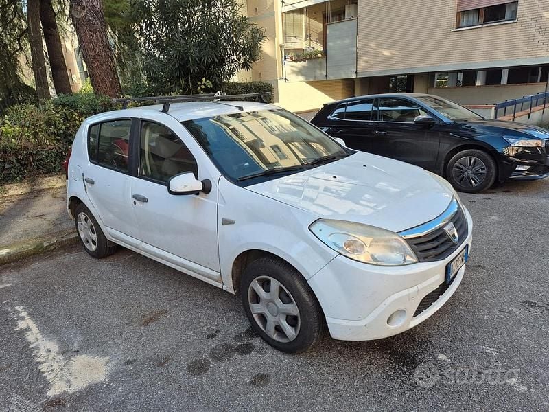 Usata Dacia Sandero 75 CV (55 kW) 2008 Bianco Berlina