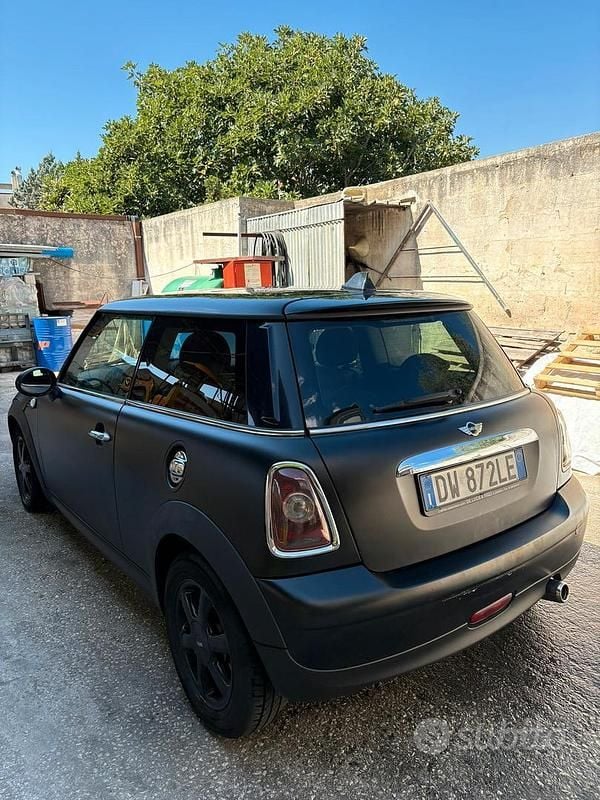 Usata Mini Cooper D 109 CV (80 kW) 2009 Nero Utilitaria