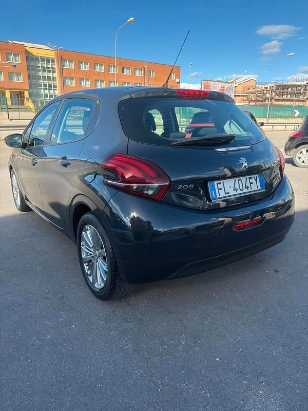 Usata Peugeot 208 Allure 82 CV (60 kW) 2017 Nero Utilitaria