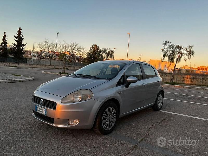 Usata Fiat Grande Punto Active 65 CV (47 kW) 2006 Grigio Utilitaria