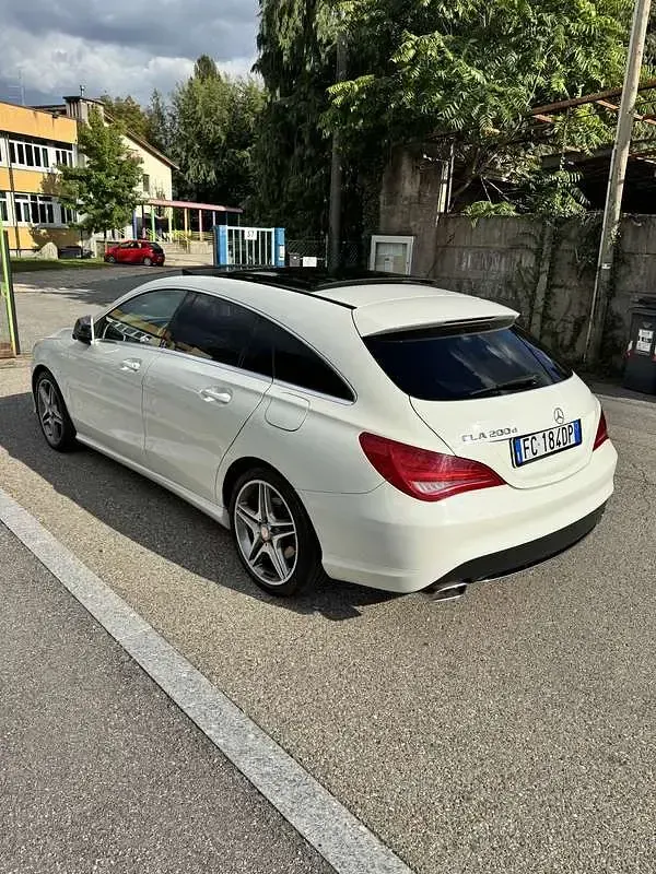 Usata Mercedes CLA200 Shooting Brake Urban 136 CV (100 kW) 2016 Station wagon