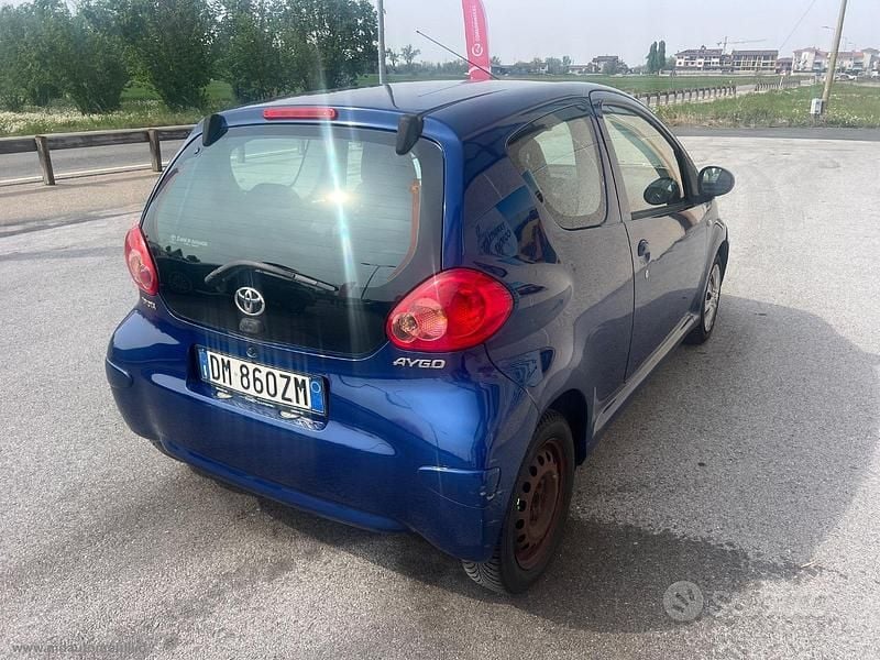Usata Toyota Aygo 68 CV (50 kW) 2008 Blu Utilitaria