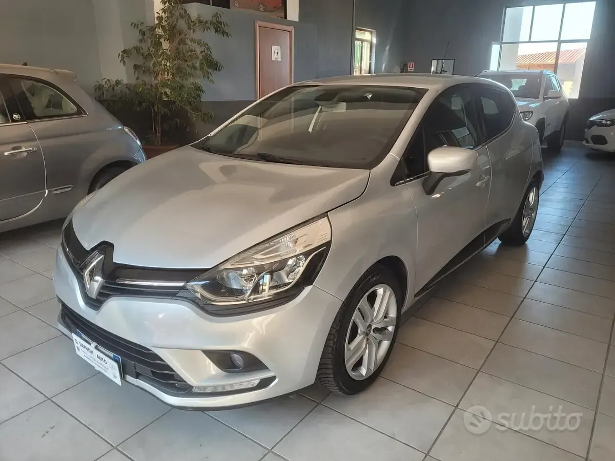 Usata Renault Clio IV Zen 75 CV (55 kW) 2018 Argento Berlina