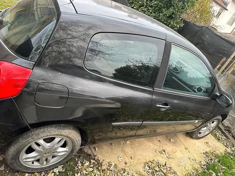 Usata Renault Clio II 64 CV (47 kW) 2006 Berlina