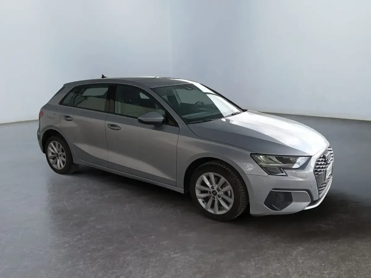 Usata Audi A3 Sportback Business 116 CV (85 kW) 2023 Argento Utilitaria