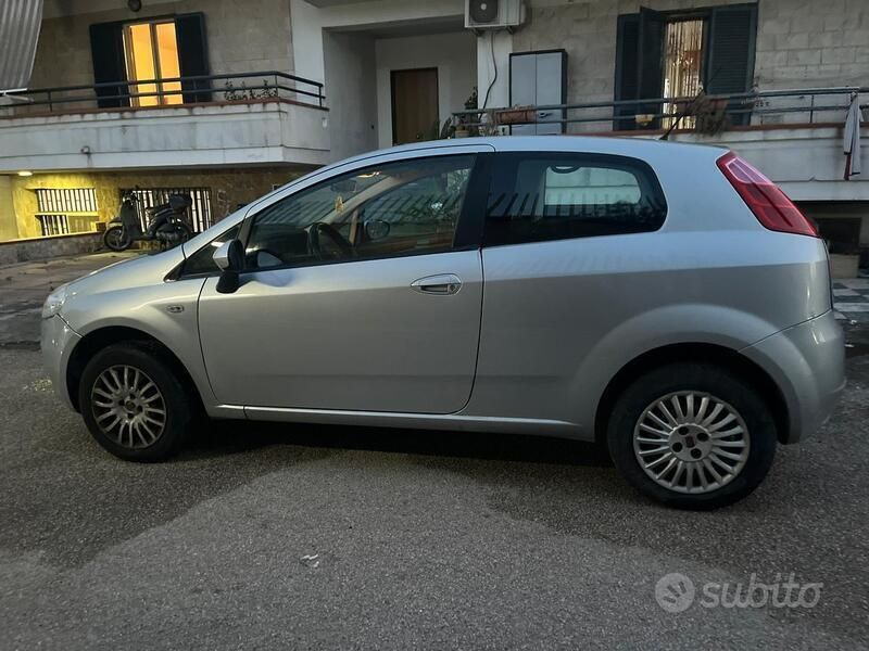 Usata Fiat Grande Punto 77 CV (56 kW) 2009 Grigio Utilitaria