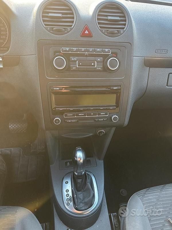 Begagnad VW Caddy 102 HK (75 kW) 2011 Minibuss