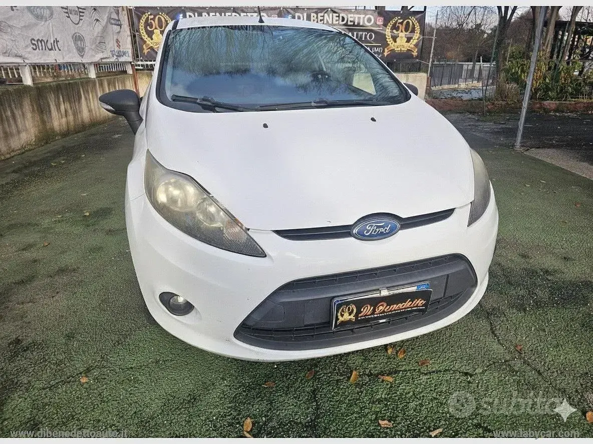 Usata Ford Fiesta 70 CV (51 kW) 2012 Furgone